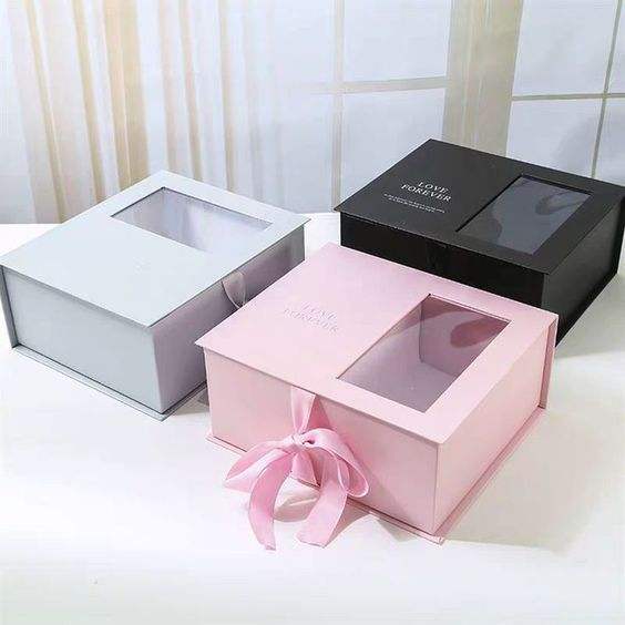 Bespoke Clamshell Boxes for Perfume Packaging