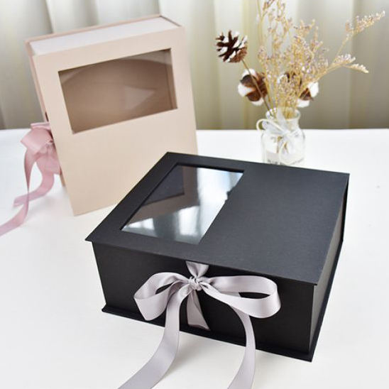 Bespoke Clamshell Boxes for Perfume Packaging